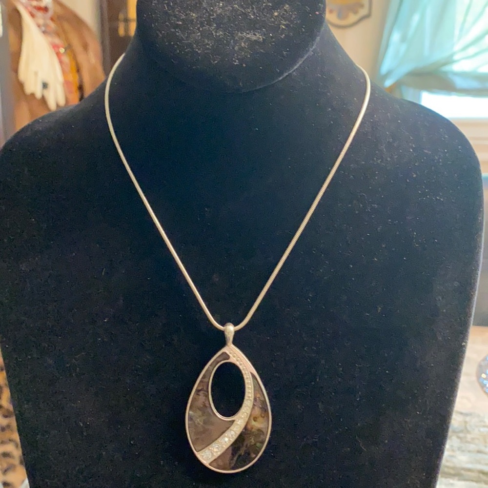 KC jewelry Necklace w mother of pearl rhinestones